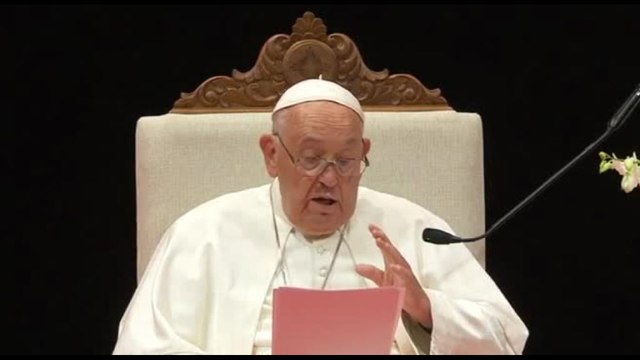 Papa: Singapore esempio di giustizia sociale, attenzione ai poveri