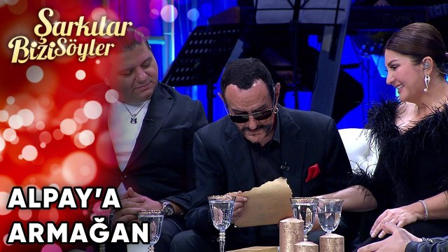 Şarkılar Bizi Söyler Ekibinden Alpay'a Saygı Armağanı | Şarkılar Bizi Söyler