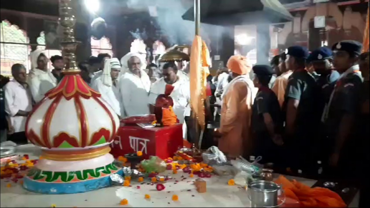 VIDEO: बड़ी संख्या में बाबा भर्तृहरि के धाम पहुंचे रहे श्रद्धालु