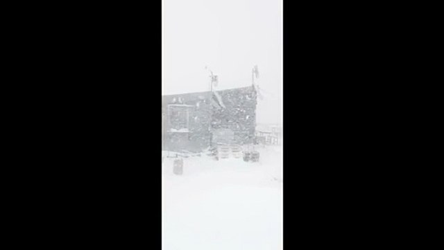 Marmolada, il video di Carlo Budel della nevicata sulla cima della montagna