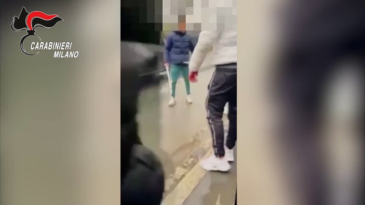 Magenta, l'agguato con la spranga di ferro fuori dalla scuola: uno dei ragazzi aggrediti perde i sensi