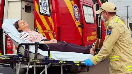 Forte colisão entre Corolla e ônibus é registrada no Bairro Maria Luiza