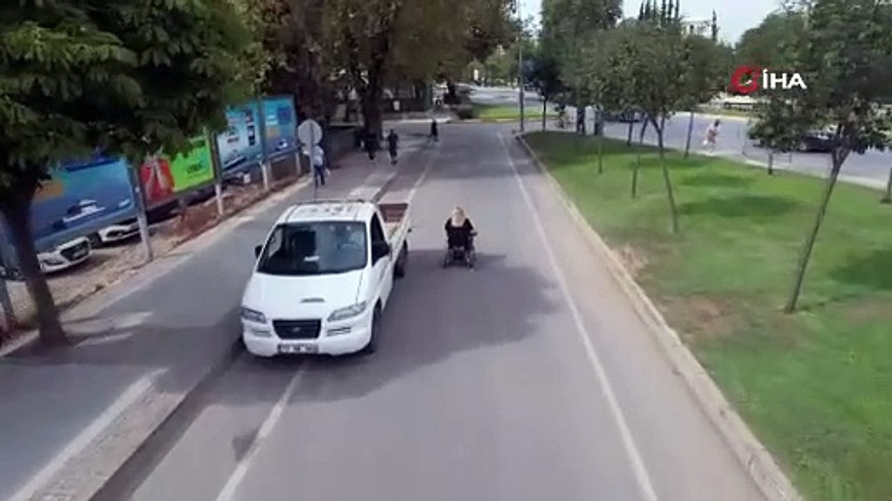 Yalova'da engellilerin tekerlekli sandalyeyle tehlikeli yolculuğu isyan ettirdi