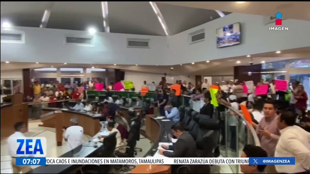 Trabajadores del Poder Judicial protestan afuera de los congresos