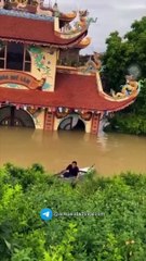 Video: Murió al querer rescatar a un perro de las inundaciones causadas por el Tifón Yagi