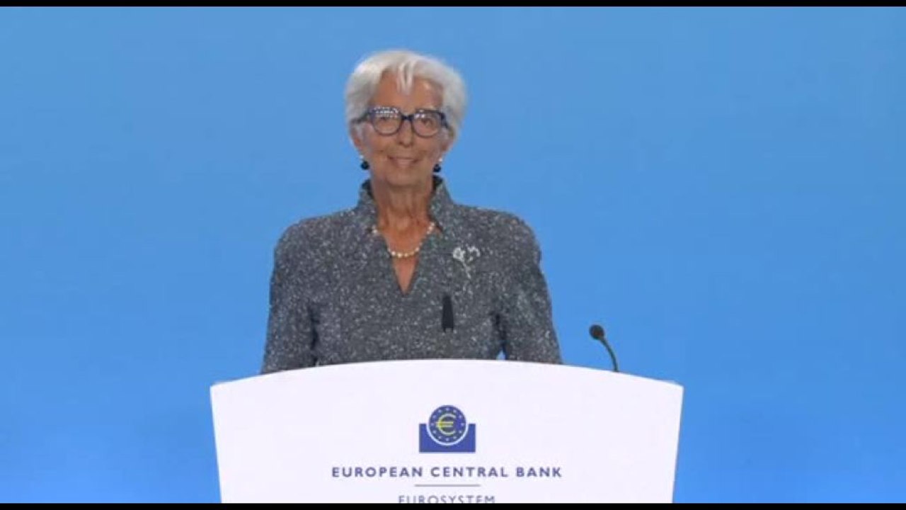 Bce, Lagarde: i governi Ue devono agire ora per ridurre i deficit