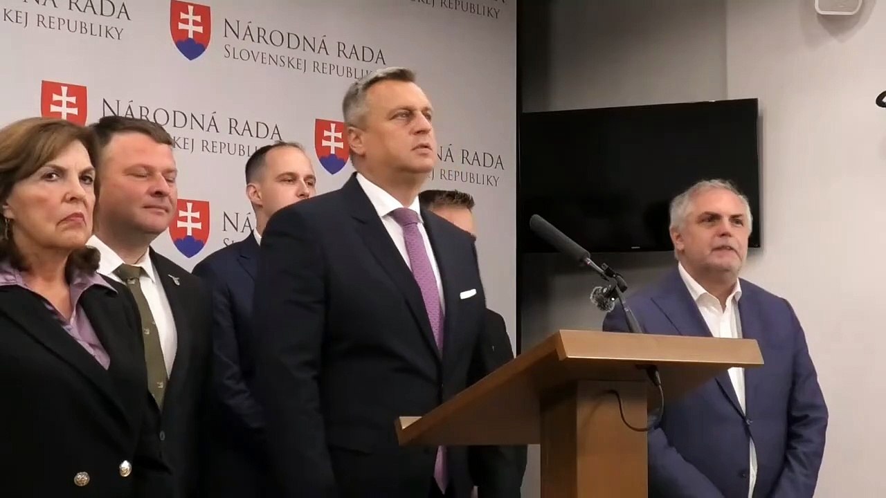 ZÁZNAM: A. Danko víta jednotu koalície pri odvolávaní M. Šimečku