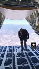 Des soldats américains sautent dans le vide avec classe