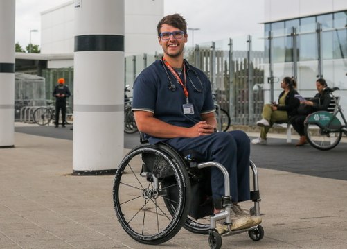 Man paralysed in medical school now A&E doctor in wheelchair