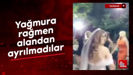 Tekirdağ'da yağmura rağmen alandan ayrılmayan çift