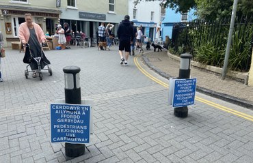 Obstructions forcing people out 'onto the road' highlighted by Tenby's Deputy Mayor