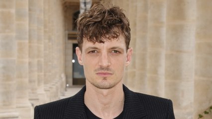 GALA VIDEO - “Si ça ne tenait qu'à moi…” : Niels Schneider pudique, il fait une révélation sur sa vie privée