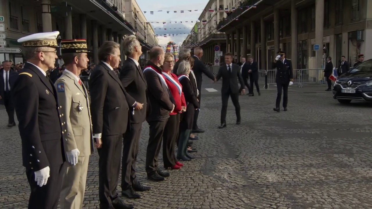 Emmanuel Macron est accueilli par Édouard Philippe au Havre pour commémorer les 80 ans de la Libération de la ville