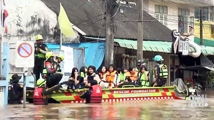 Tayland'da yollar sular altında kaldı