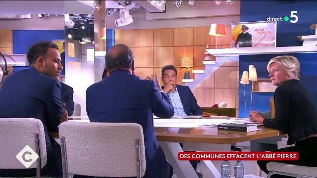 « C’est douloureux, cette histoire-là » : François Hollande réagit aux accusations portées contre l’Abbé Pierre (VIDEO)