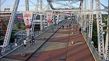 Bon Jovi salva mulher da beira de uma ponte nos EUA