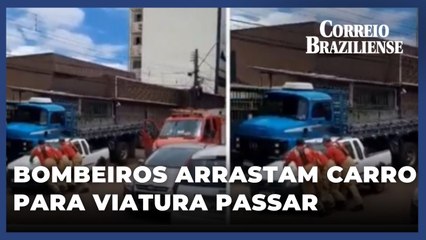 Vídeo mostra bombeiros arrastando carros para viatura passar