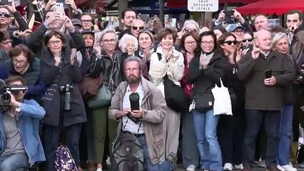 A Catedral de Notre Dame recupera sinos sob preces e cânticos