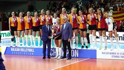 Galatasaray Daikin Kadın Voleybol Takımı'na Balkan Kupası takdim edildi
