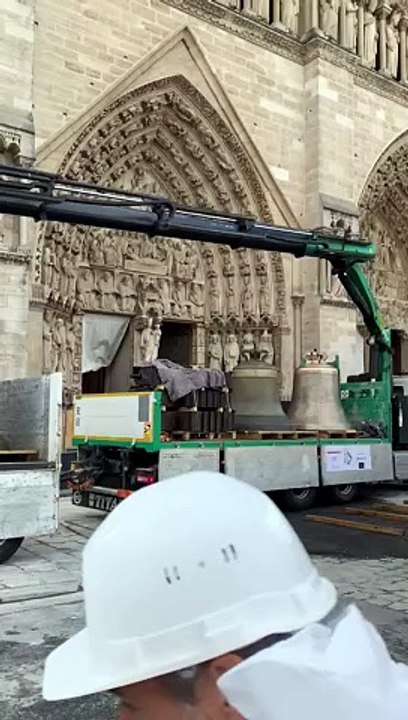Ce jeudi 12 septembre, les huit cloches de la tour nord sont revenues dans la cathédrale après un voyage entre la Normandie et Paris.