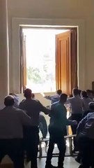 Así se vivió desde dentro los incidente de los manifestantes con la Policía santafesina