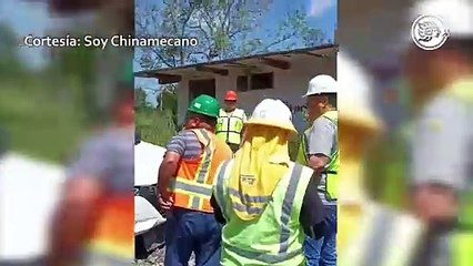 Tren del Istmo arrastra auto que intentó ganarle el paso en Chinameca; conductor herido