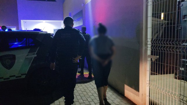 Rolo e confusão! Briga entre casal perto da Praça da Bíblia vai parar na delegacia