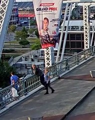 Jon Bon Jovi  Selamatkan Wanita Yang Diduga Butuh Bantuan Di Jembatan Seigenthaler, Nashville