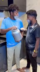 ऐ क्या खा लिया  #comedy #realfools #vikramcomedyvideo #vikramfunnyvideo #memes