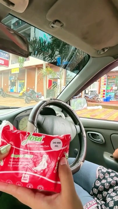 Pads in the market contains chemical and plastic which gives you rashes, bacterial infection, itching try supe thin soft sanitary pads by Josa eco pads