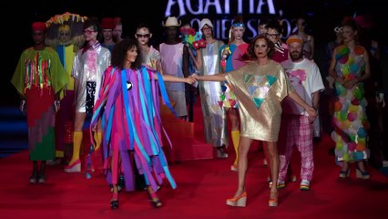 Ágatha Ruiz de la Prada abre la Fashion Week con un vestido inspirado en ‘Agatha ¿Quién si no?'
