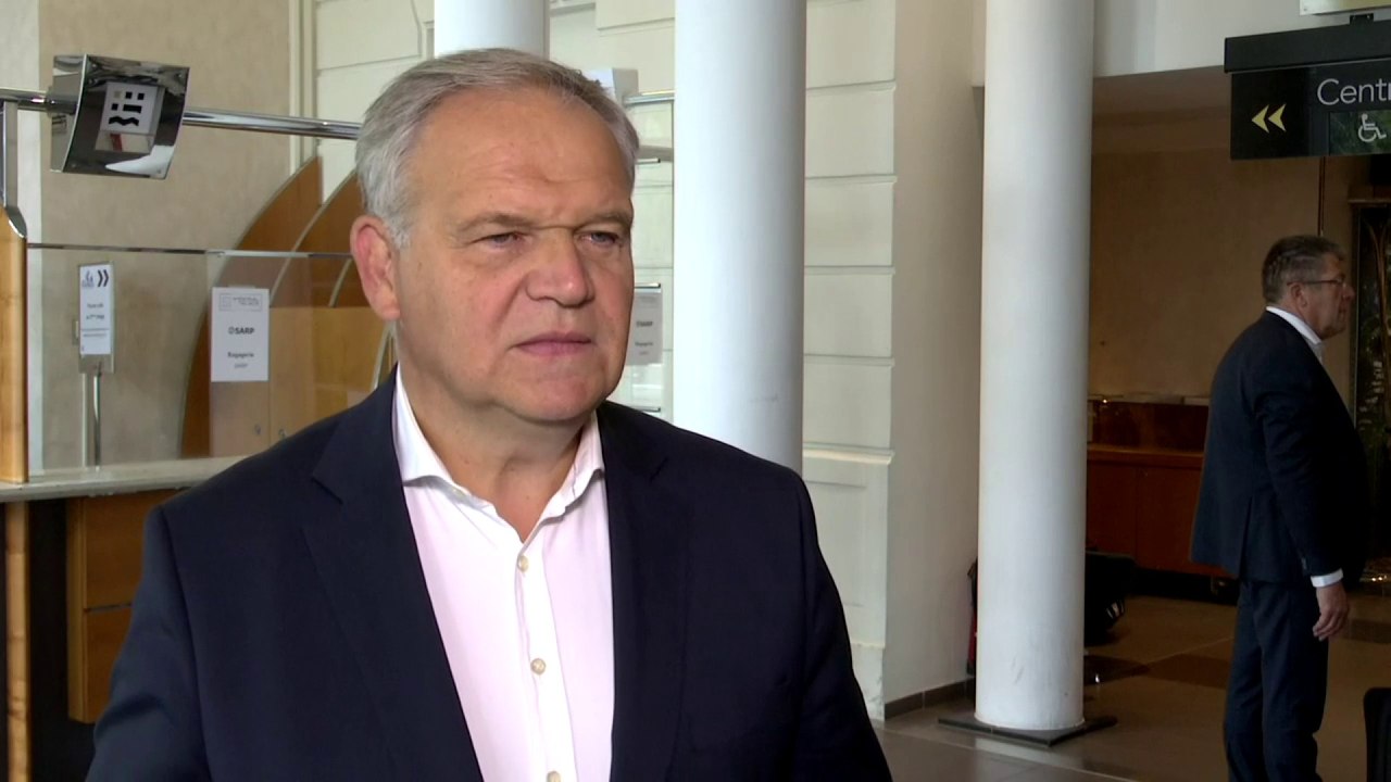 "je suis confiant dans l'indépendance du Sénat et sa loyauté au Premier ministre"