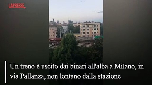 Milano, il container rovesciato sui binari dopo il deragliamento: il video di un residente