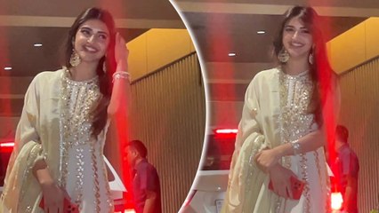 Sreeleela Wows in Elegant Ethnic Wear, Spotted At Kartik Aaryan's Ganpati Celebration In Mumbai
