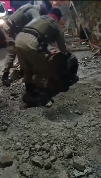 Policiais destroem barricada feita por traficantes no bairro da paz