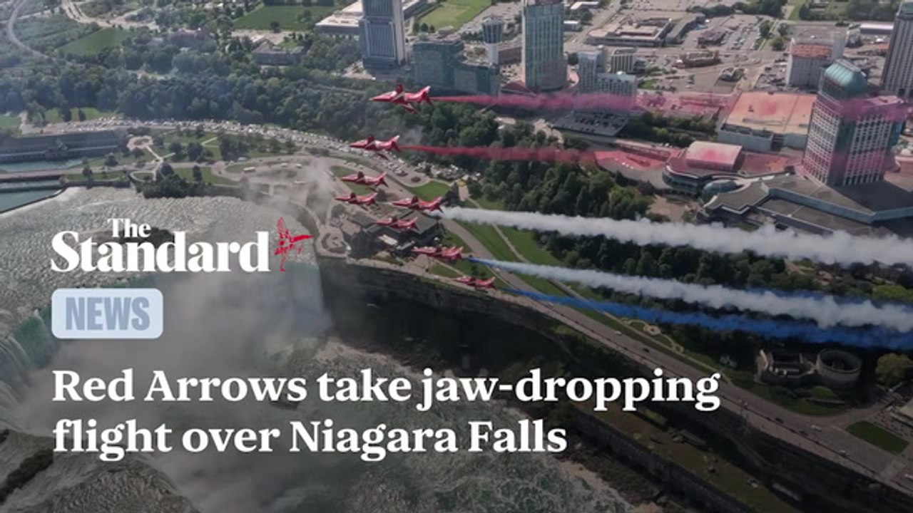 Red Arrows take jaw-dropping flight over Niagar...