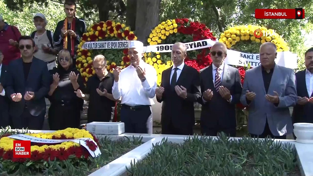 Metin Oktay, mezarı başında anıldı
