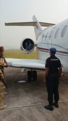 Que dire à ce gosse dont le rêve d’aller en France  semble ainsi être brisé ?!? Sait-il au moins à quel point sa vie était en danger au fond de ce moteur d’avion ?! La connaissance est une arme redoutable