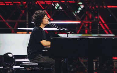 Le rivelazioni di X Factor 2024: Lorenzo Salvetti canta (e suona) "Poetica” di Cremonini. Promosso con 4 sì!