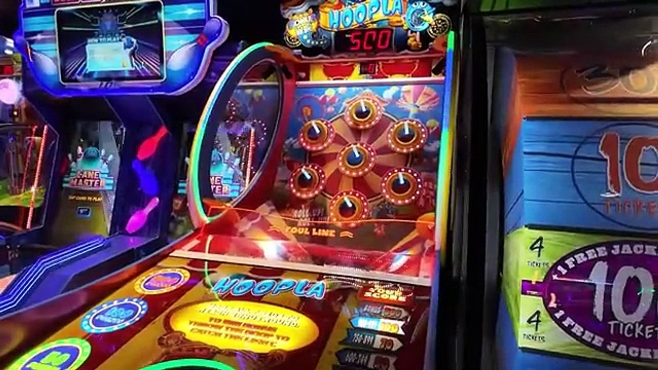 y2mate.com - Playing EVERY Carnival Game at Tropic Falls_360P