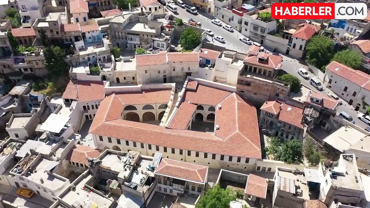 Bakan Ersoy ve Başkan Şahin, Açılan Kayna Sabun ve Pekmez Müzesi'nde Üzüm Pekmezi Yaptı