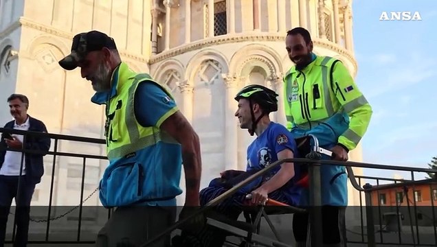 Giovane con disabilita' sulla torre di Pisa: Si realizza un sogno