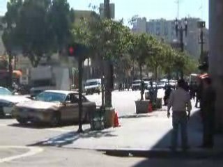 Braquage-banque-flic-stupide