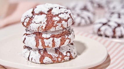 How to Make Chocolate Crinkle Cookies