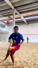 RONALDINHO y esa CLASE que no se pierde nunca: ¡MENUDA CHILENA!