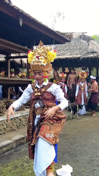 Upacara Adat Desa Tenganan Dauh Tukad Karangasem Bali...  #Tenganan #DesaTenganan #TengananDauhTukad #Karangasem #Bali #UpacaraAdatBali #UpacaraAdat #BaliMula #BaliAga #BaliAsli #UpacaraAbuang #UpacaraMeteruna #UpacaraAkilBalik