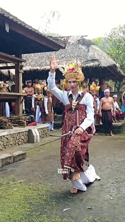 Upacara Adat Desa Tenganan Dauh Tukad Karangasem Bali...  #Tenganan #DesaTenganan #TengananDauhTukad #Karangasem #Bali #UpacaraAdatBali #UpacaraAdat #BaliMula #BaliAga #BaliAsli #UpacaraAbuang #UpacaraMeteruna #UpacaraAkilBalik