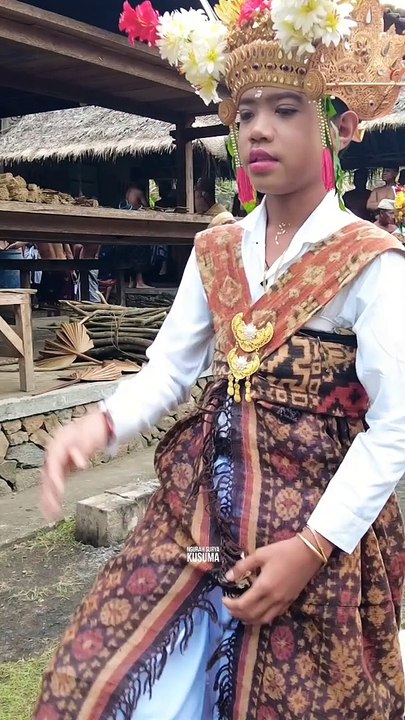Upacara Adat Desa Tenganan Dauh Tukad Karangasem Bali...  #Tenganan #DesaTenganan #TengananDauhTukad #Karangasem #Bali #UpacaraAdatBali #UpacaraAdat #BaliMula #BaliAga #BaliAsli #UpacaraAbuang #UpacaraMeteruna #UpacaraAkilBalik