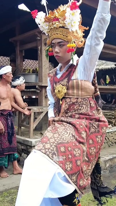 Upacara Adat Desa Tenganan Dauh Tukad Karangasem Bali...  #Tenganan #DesaTenganan #TengananDauhTukad #Karangasem #Bali #UpacaraAdatBali #UpacaraAdat #BaliMula #BaliAga #BaliAsli #UpacaraAbuang #UpacaraMeteruna #UpacaraAkilBalik