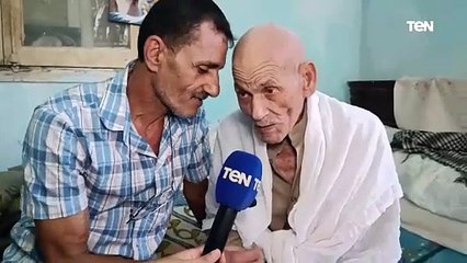 التعليم ملوش زمن والأمل ملوش حدود .. عم صابر يخوض امتحان محو الأمية وعمره 103 أعوام